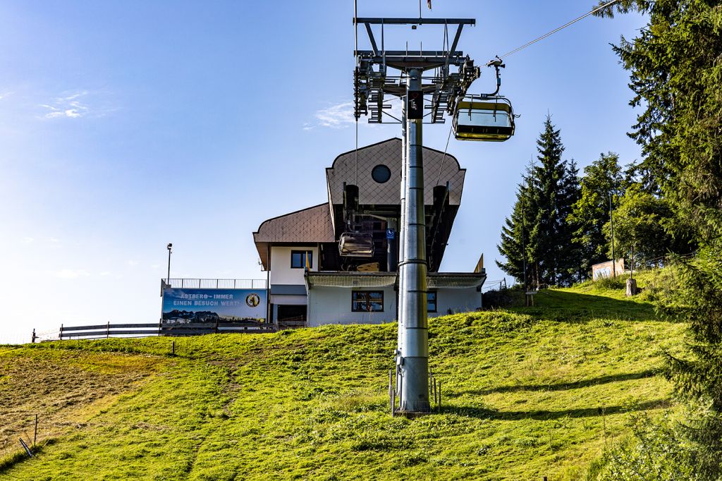 Bergstation Astbergbahn - Die Fahrt mit der Astbergbahn dauert circa fünf Minuten. - © alpintreff.de - Silke Schön