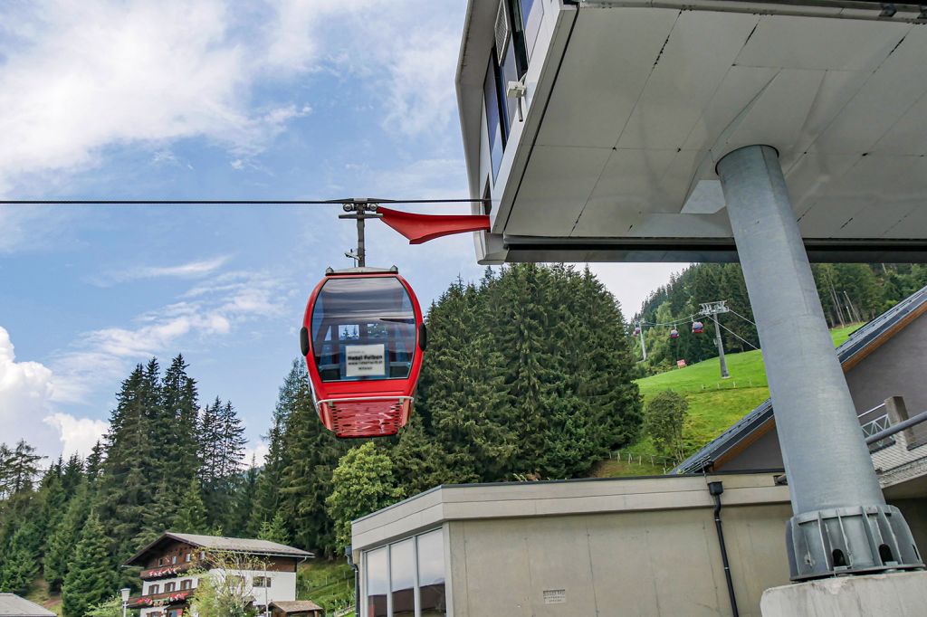 Gondelfrühstück in der Panoramabahn - Hier ein Bild an der Mittelstation. In der Panoramabahn kannst Du übrigens ein Gondelfrühstück genießen. - © alpintreff.de - Christian Schön Gondelfrühstück in der Panoramabahn - Hier ein Bild an der Mittelstation. In der Panoramabahn kannst Du übrigens ein Gondelfrühstück genießen. - © alpintreff.de - Christian Schön