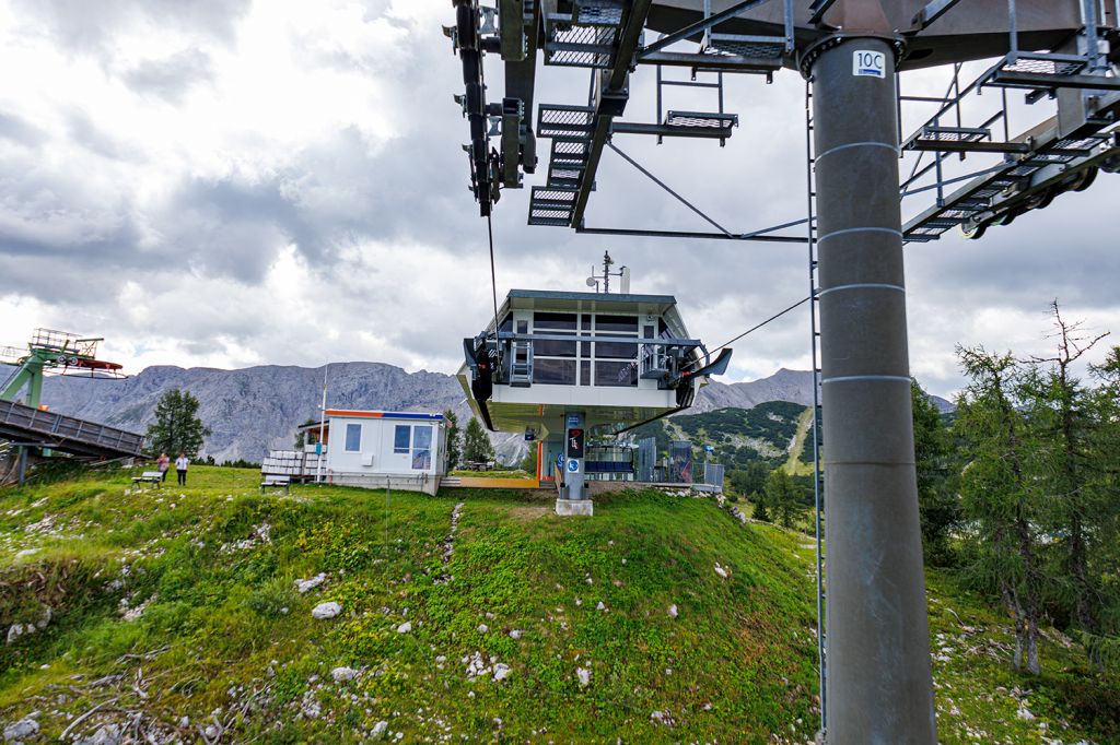 Bergstation Höss-Express - Nach einer ungefähr 4-minütigen Fahrt kommst Du an der Bergstation an. Sie liegt auf einer Seehöhe von 1.855 Metern. - © alpintreff.de - Christian Schön