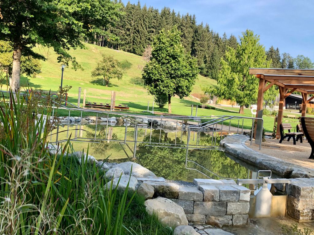Oberstaufen PARK - Oberstaufen - Natürlich ist der PARK im Sommer mit den schönsten Blumen bepflanzt und strahlt in herrlichen Farben. - © Oberstaufen Tourismus Oberstaufen PARK - Oberstaufen - Natürlich ist der PARK im Sommer mit den schönsten Blumen bepflanzt und strahlt in herrlichen Farben. - © Oberstaufen Tourismus