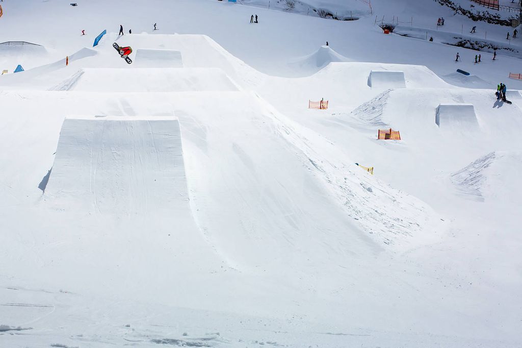 Snowpark PenkenPark - Skigebiet Penken-Rastkogel-Eggalm - Zillertal - Der Sun Jet transportiert Dich nach dem Abenteuer im Snowpark wieder hinauf - bis zur nächsten Runde. - © Mayrhofner Bergbahnen