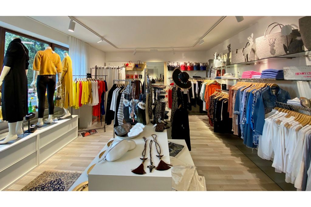 Shopping @ Campingplatz - Nicht nur bei Regen eine Alternative: Shoppen in der Geschenk- und Modeboutique am Platz. - © Camping Grüntensee International Shopping @ Campingplatz - Nicht nur bei Regen eine Alternative: Shoppen in der Geschenk- und Modeboutique am Platz. - © Camping Grüntensee International