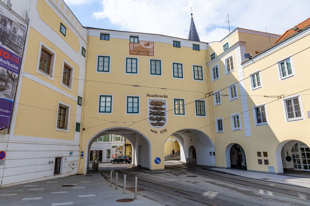 K-Hof Kammerhofmuseum - Nähere Ansicht. Links befindet sich das K-Hof Kammermuseum. - © alpintreff.de - Christian Schön