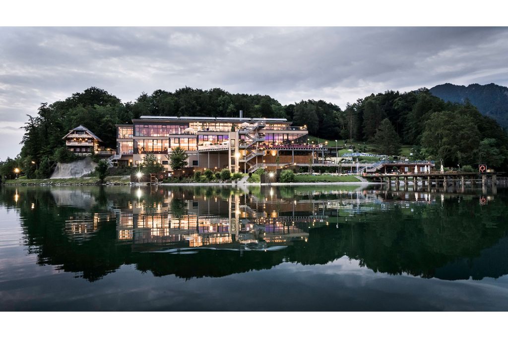 Von außen noch schöner - Abends, wenn die Therme beleuchtet sind, sehen sie besonders einladend aus. - © Gemeinde Kochel am See / Kristall Therme Von außen noch schöner - Abends, wenn die Therme beleuchtet sind, sehen sie besonders einladend aus. - © Gemeinde Kochel am See / Kristall Therme