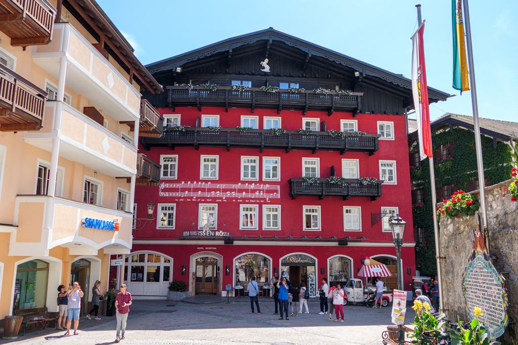 Das weisse Rössl - Überregional bekannt ist das Hotel "Das Weisse Rössl" am Seeufer, welches viele durch die Operette von Ralph Benatzky und dem Peter-Alexander-Film aus dem Jahr 1960.  - © alpintreff.de - Christian Schön