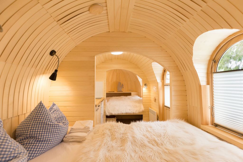 Holziglu von innen - Wohnen kannst Du außerdem in einem Holziglu. Von innen sieht es urgemütlich aus. - © Camping Grüntensee International Holziglu von innen - Wohnen kannst Du außerdem in einem Holziglu. Von innen sieht es urgemütlich aus. - © Camping Grüntensee International