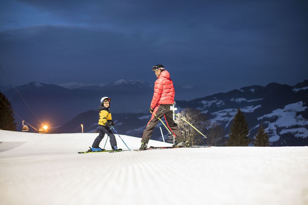 Nachtskilauf Ski Juwel - Am Reitherkogel hast Du die Möglichkeit, auf beleuchteten Pisten abends im Dunkeln skizulaufen. - © Alpbachtal Tourismus - shootandstyle.com