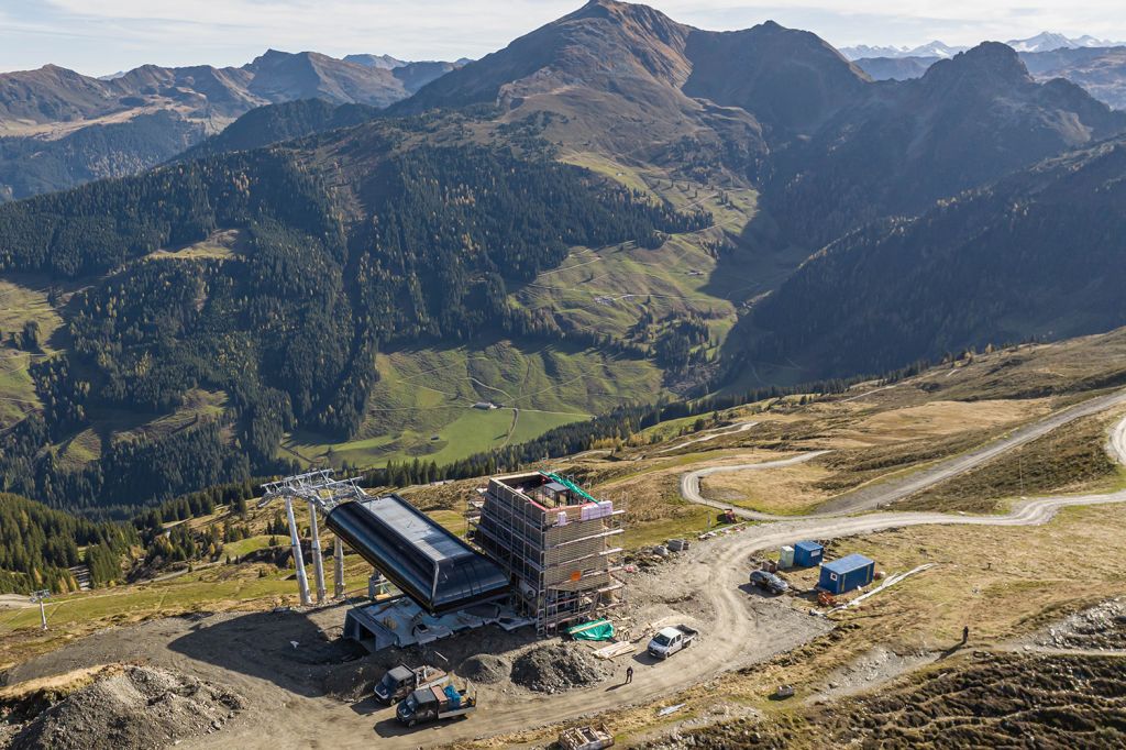 Hornbahn 2000 - Ski Juwel Alpbachtal Wildschönau - Tirol - Die Streckenlänge der neuen Hornbahn 2000 beträgt 1.123 Meter bei 393 Metern Höhenunterschied. 2.400 Personen kann die 6er-Sesselbahn pro Stunde transportieren. - © Ski Juwel Alpbachtal Wildschönau - Gabriele Grießenböck Hornbahn 2000 - Ski Juwel Alpbachtal Wildschönau - Tirol - Die Streckenlänge der neuen Hornbahn 2000 beträgt 1.123 Meter bei 393 Metern Höhenunterschied. 2.400 Personen kann die 6er-Sesselbahn pro Stunde transportieren. - © Ski Juwel Alpbachtal Wildschönau - Gabriele Grießenböck