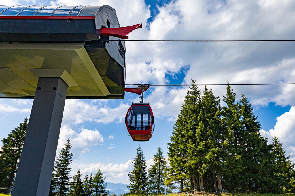 Bergstation Schatzbergbahn - Als Einkehrmöglichkeit steht Dir an der Bergstation die Schatzbergalm mit Streichelzoo und Spielplatz zur Verfügung. - © alpintreff.de - Silke Schön