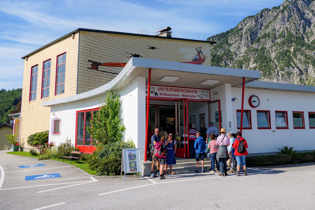 Einsteigen bitte - Die Talstation liegt auf einer Höhe von 456 Metern, die Bergstation auf 1.776 Metern. - © alpintreff.de - Christian Schön Einsteigen bitte - Die Talstation liegt auf einer Höhe von 456 Metern, die Bergstation auf 1.776 Metern. - © alpintreff.de - Christian Schön