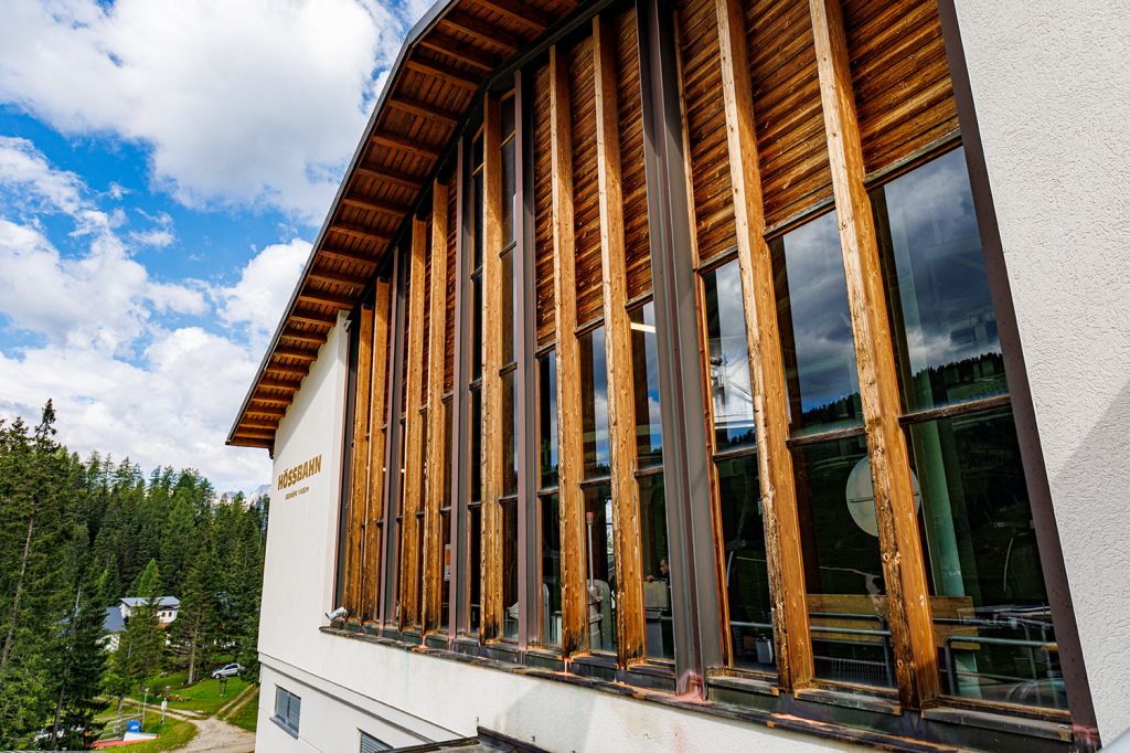 Bergstation Hössbahn - Die Bergstation der Hössbahn. Hier befinden sich mehrere Restaurants und kleinere Liftanlagen in der Nähe. Weiter hinauf geht es mit der Seilbahn Höss-Express. - © alpintreff.de - Christian Schön