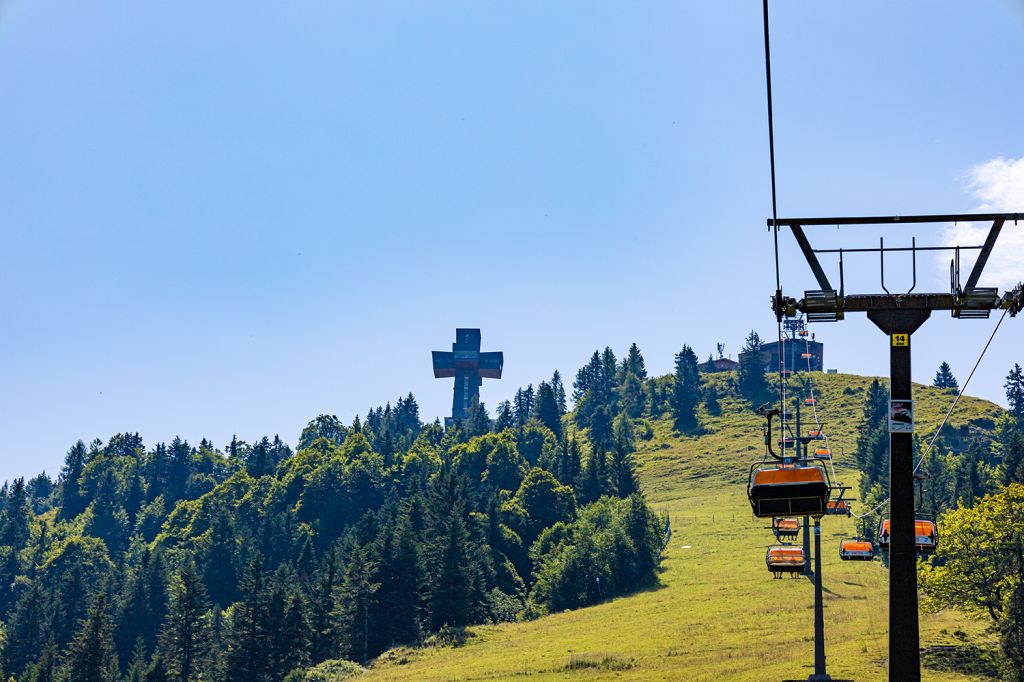 Jakobskreuz - Seit 2014 steht das Highlight des Pillerseetales -das Jakobskreuz- an der Buchensteinwand. Die Bergstation liegt nur ein paar Meter entfernt. - © alpintreff.de - Silke Schön