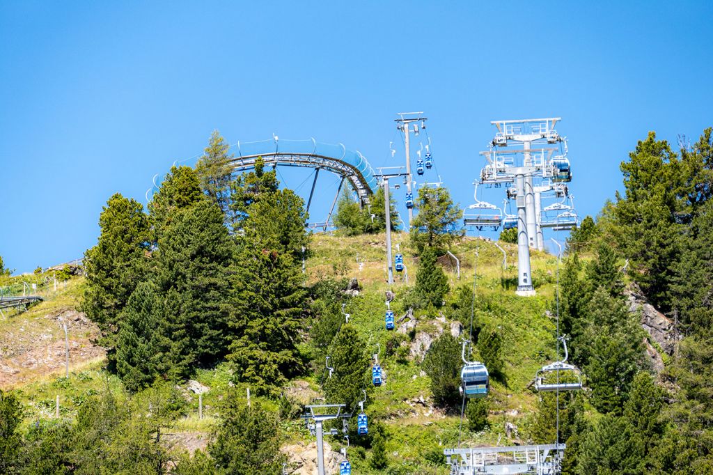 Hinauf auf die Turracher Höhe - Die Panoramabahn hat eine Länge von 650 Metern. Von oben kannst Du mit dem Alpine Coaster hinunterfahren.  - © alpintreff.de - Silke Schön