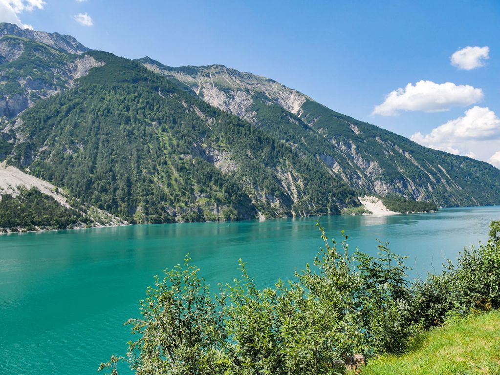 Achensee - Tirol - Anliegende Orte sind Wiesing, Maurach, Pertisau und Achenkirch. - © alpintreff.de - Christian Schön Achensee - Tirol - Anliegende Orte sind Wiesing, Maurach, Pertisau und Achenkirch. - © alpintreff.de - Christian Schön