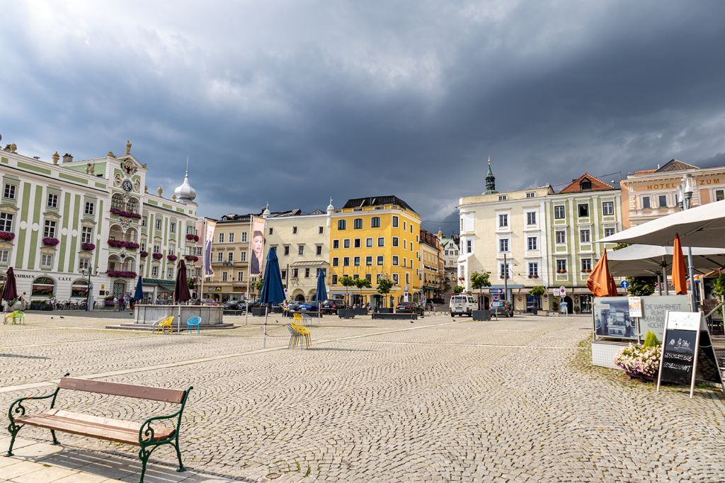 Rathausplatz in Gmunden - Der weitläufige Rathausplatz in Gmunden.  - © alpintreff.de - Christian Schön