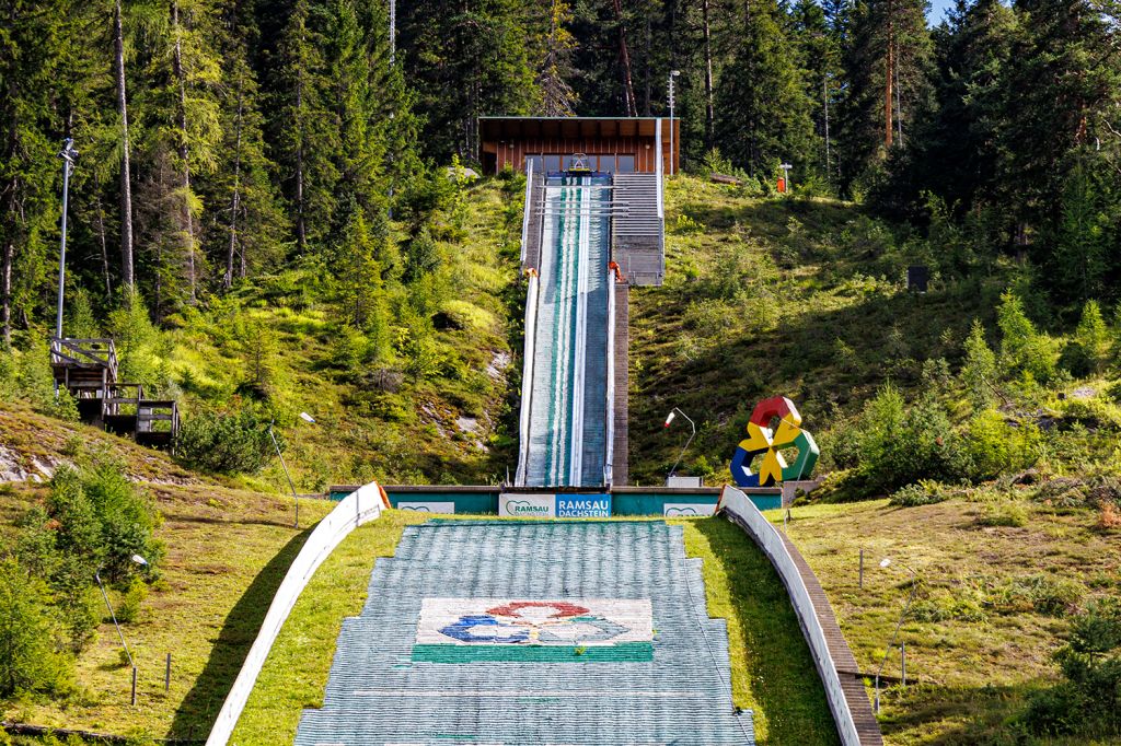 HS 98 Schanze in Ramsau am Dachstein - Die größte Schanze ist die HS 98, sie stammt aus dem Jahr 1995.  - © alpintreff.de - Christian Schön