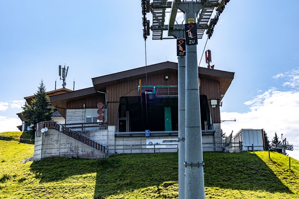 Die Bergstation der Buchensteinwand - Nach ungefähr sieben Minuten Fahrtzeit erreichst Du die Bergstation. - © alpintreff.de - Silke Schön