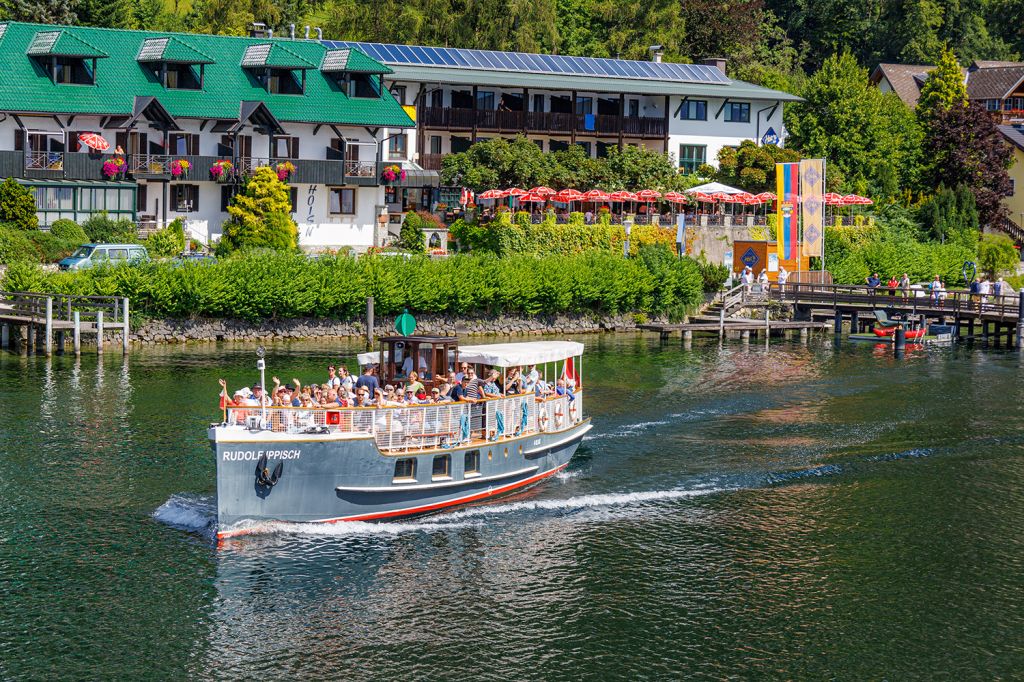 MS Rudolf Ippisch am Traunsee - Die MS Rudold Ippisch am Schiffsanleger Ramsau. - © alpintreff.de - Christian Schön