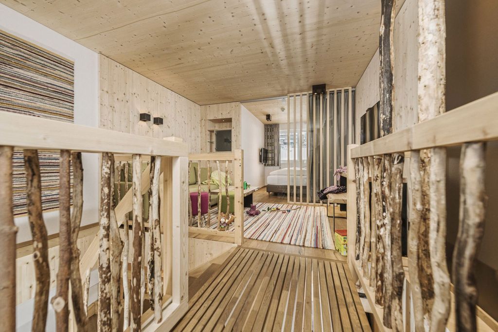 Zimmer Mia Alpina Zillertal - Der Wohnbereich der Baumhaus-Suite. - © Jan Hanser Mood Photography, Mia Alpina Zillertal Zimmer Mia Alpina Zillertal - Der Wohnbereich der Baumhaus-Suite. - © Jan Hanser Mood Photography, Mia Alpina Zillertal
