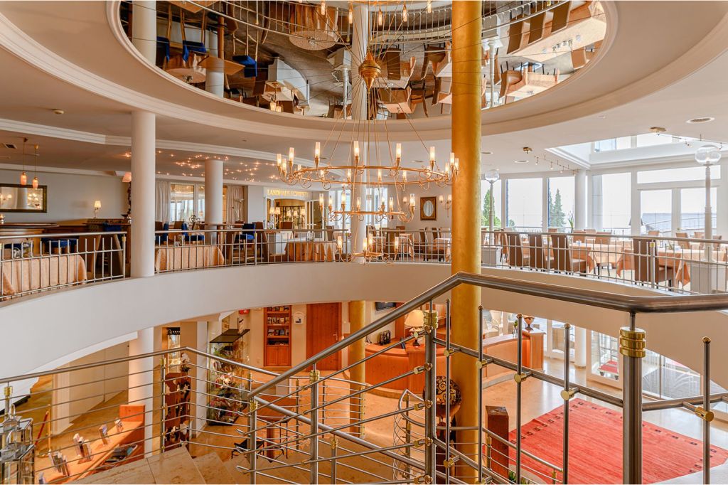 Bilder Hotel Schiestl im Zillertal - Der Innenbereich des 4-Sterne-Hotels ist einladend und hell gestaltet. - © Wohlfühlhotel Schiestl Bilder Hotel Schiestl im Zillertal - Der Innenbereich des 4-Sterne-Hotels ist einladend und hell gestaltet. - © Wohlfühlhotel Schiestl