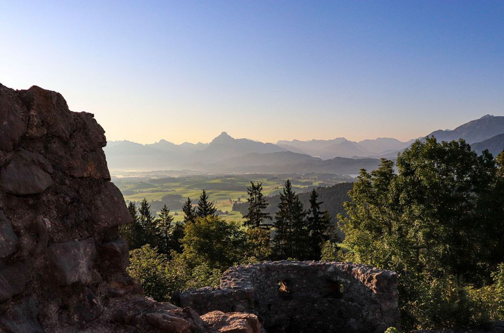 Burg Eisenberg im Allgäu - Die herrliche Aussicht von oben. - © Tourist-Info Honigdorf Seeg