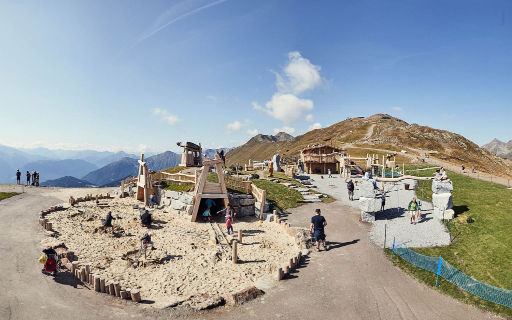 Kinderbergwerk - Fiss - Wenn man nach so einem Tag nicht müde ist, wann dann? :-) - © Fisser Bergbahnen, christianwaldegger.com Kinderbergwerk - Fiss - Wenn man nach so einem Tag nicht müde ist, wann dann? :-) - © Fisser Bergbahnen, christianwaldegger.com