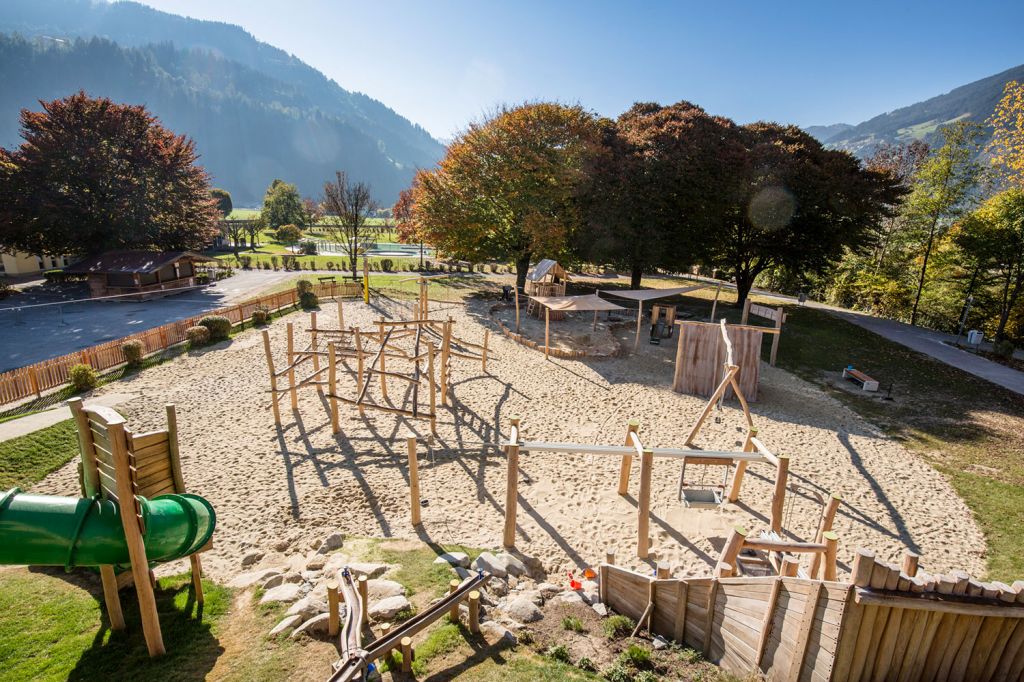 Freizeitpark - Zell am Ziller - Der Spielplatz bietet viele Gelegenheiten zum klettern und toben. - © Freizeitpark Zell am Ziller Freizeitpark - Zell am Ziller - Der Spielplatz bietet viele Gelegenheiten zum klettern und toben. - © Freizeitpark Zell am Ziller