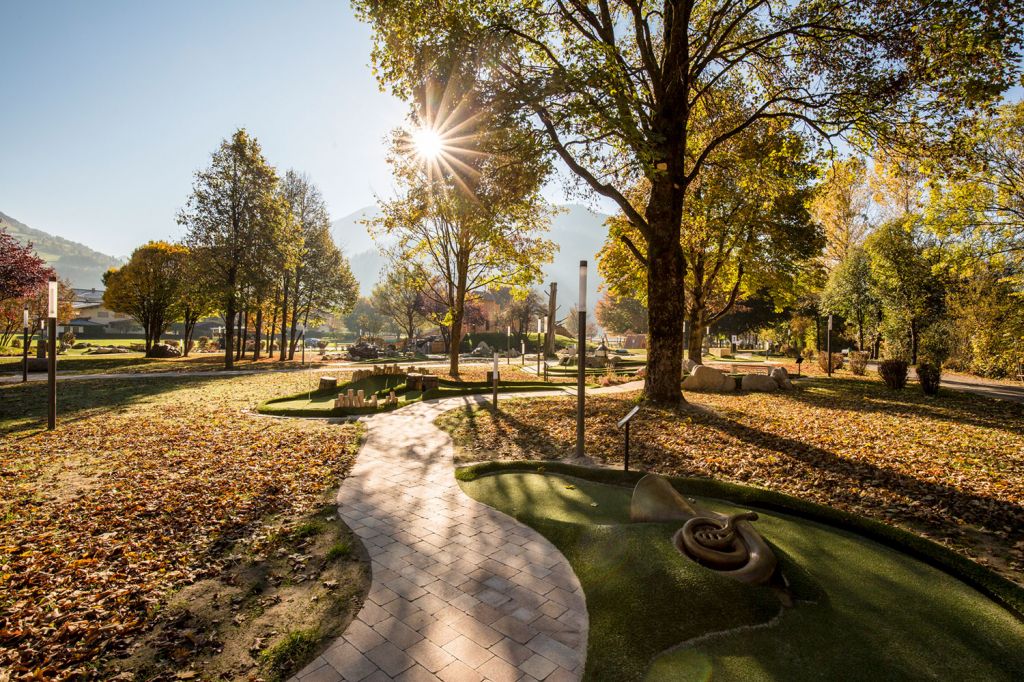 Abentener-Minigolf - Zell am Ziller - Die Minigolf-Anlage in Zell am Ziller gehört zum Freizeitpark. Sie ist außergewöhnlich. - © Freizeitpark Zell am Ziller