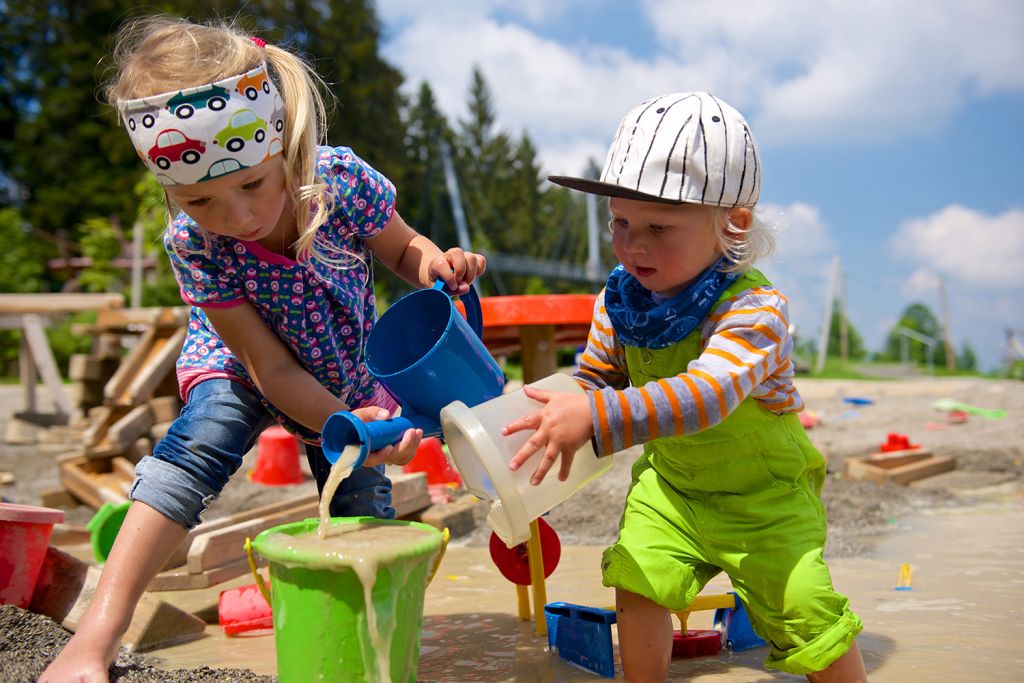 skywalk allgäu - An Matschsachen denken! ;-) - © skywalk allgäu gemeinnützige GmbH 