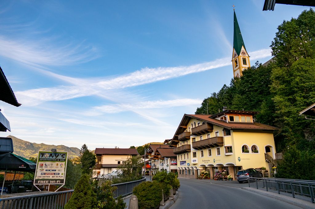 Kirchberg - Die Kirche ist der Mittelpunkt des Ortes. - © alpintreff.de - Christian Schön