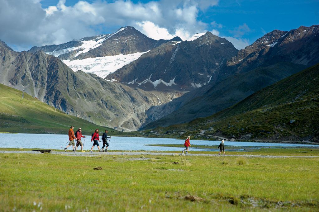 Rifflsee - Pitztal - Der Rundweg ist gut ausgebaut und auch mit Kinderwagen begehbar. - © Pitztaler Gletscher