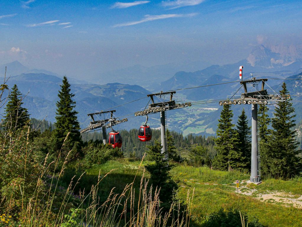 Die Steinplatte ist eine Reise wert - ... denn oben erwartet Dich ein riesiger Dino-Park. - © alpintreff.de - Christian Schön Die Steinplatte ist eine Reise wert - ... denn oben erwartet Dich ein riesiger Dino-Park. - © alpintreff.de - Christian Schön