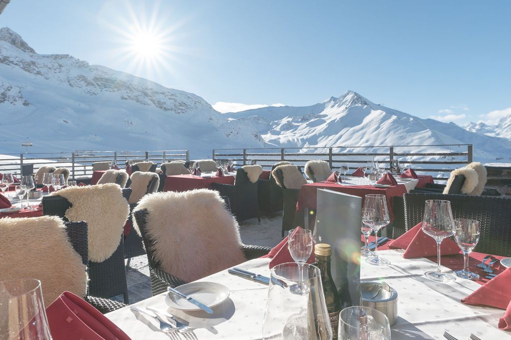 Alpenhaus - Idalp - Ischgl - Die Sonnenterrasse ist vielleicht die schönste im ganzen Skigebiet. - © TVB Paznaun - Ischgl