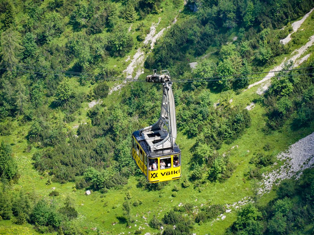 Alpspitzbahn Garmisch-Partenkirchen - Die Gondel kurz vor der Bergstation. - © alpintreff.de / christian Schön Alpspitzbahn Garmisch-Partenkirchen - Die Gondel kurz vor der Bergstation. - © alpintreff.de / christian Schön