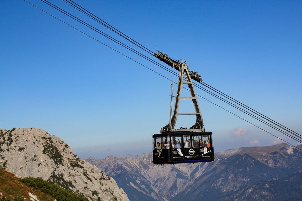 Alpspitzbahn Garmisch-Partenkirchen - Dieses Bild ist schon etwas älter. Die Beschriftungen der Gondeln wechseln immer wieder. - © alpintreff.de / christian Schön