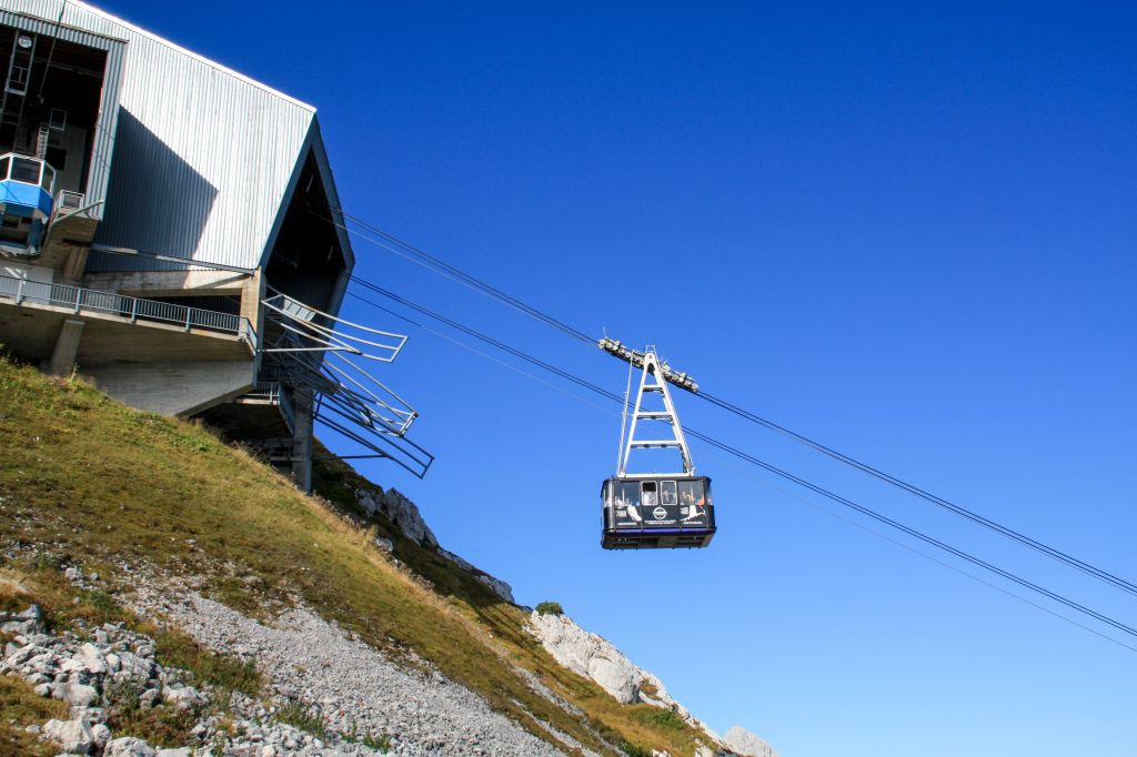 Alpspitzbahn Garmisch-Partenkirchen - Gondeleinfahrt in die Bergstation. - © alpintreff.de / christian Schön Alpspitzbahn Garmisch-Partenkirchen - Gondeleinfahrt in die Bergstation. - © alpintreff.de / christian Schön