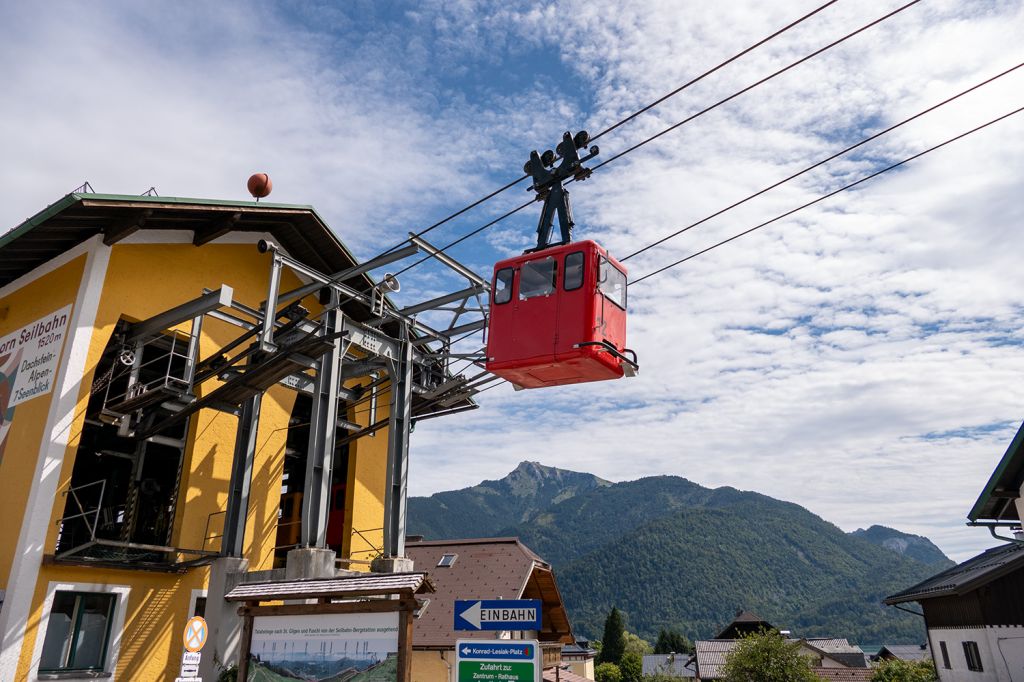 Alte Zwölferhorn Seilbahn St. Gilgen - Charakteristisch war stets der Wechsel von gelben und roten Kabinen. - © alpintreff.de / christian Schön Alte Zwölferhorn Seilbahn St. Gilgen - Charakteristisch war stets der Wechsel von gelben und roten Kabinen. - © alpintreff.de / christian Schön