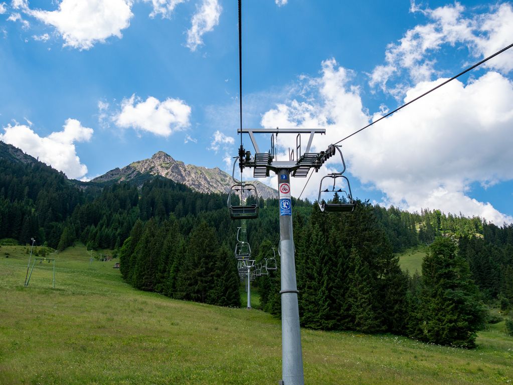 Doppelsesselbahn Krinnenalpe - Auf gehts mit der Doppelsesselbahn aus dem Jahr 1988 zur Krinnenalpe. - © alpintreff.de / christian schön