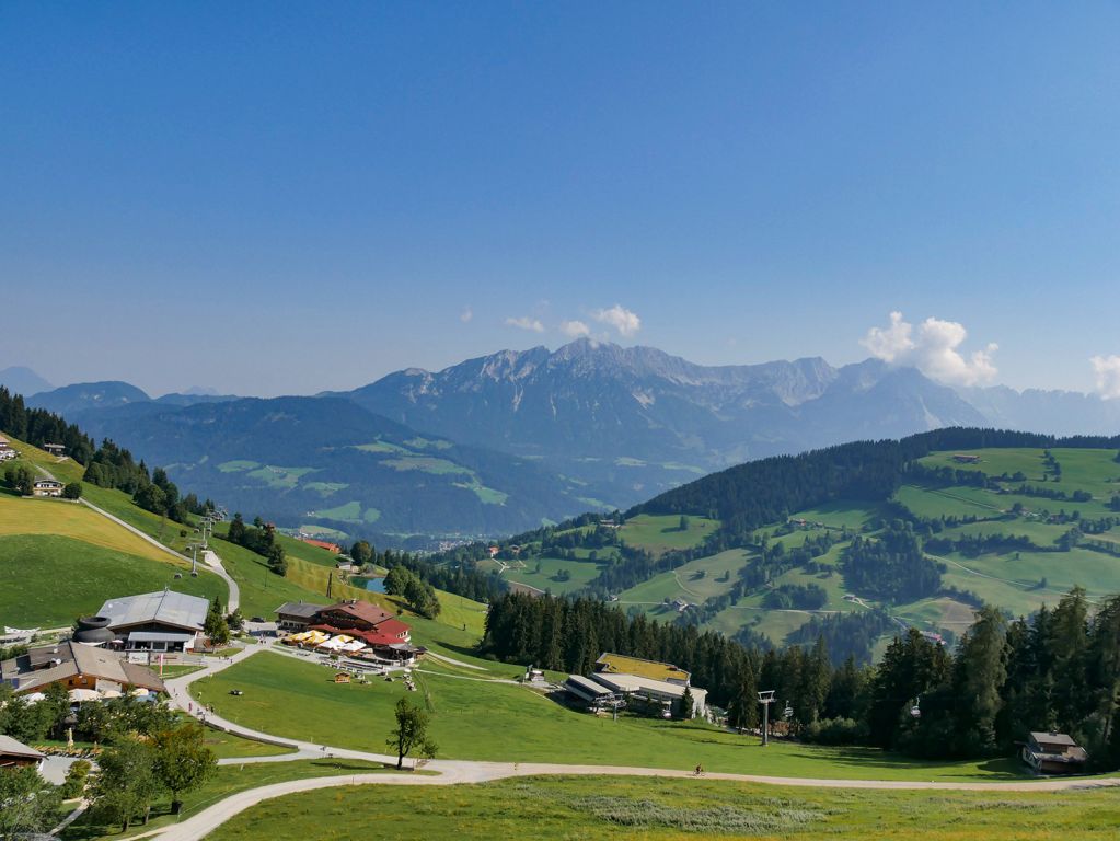 Wilder Kaiser im Hintergrund - Lässt man den Blick noch etwas weiter schweifen, kommt der Wilde Kaiser in Reichweite. - © alpintreff.de / christian schön Wilder Kaiser im Hintergrund - Lässt man den Blick noch etwas weiter schweifen, kommt der Wilde Kaiser in Reichweite. - © alpintreff.de / christian schön