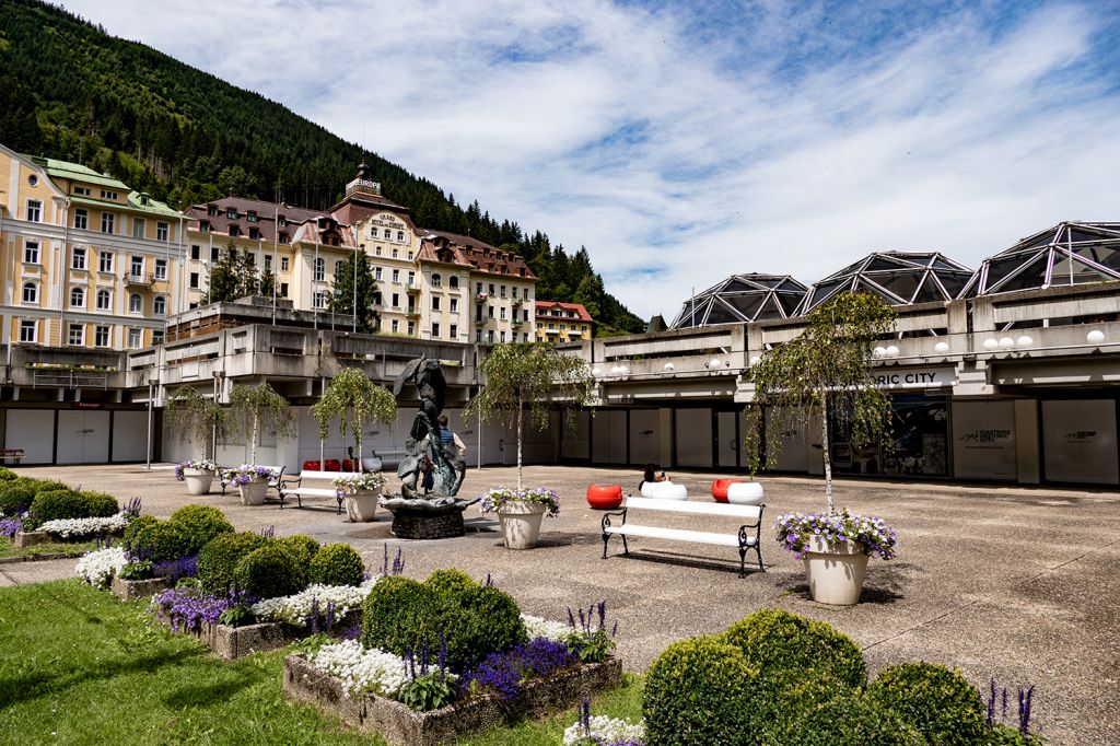 Bad Gastein - Aber leider auch die ein oder andere Bausünde aus den 70er und 80er Jahren. - © alpintreff.de / christian Schön Bad Gastein - Aber leider auch die ein oder andere Bausünde aus den 70er und 80er Jahren. - © alpintreff.de / christian Schön