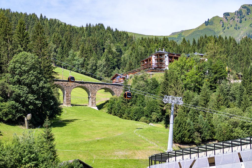 Technische Daten - Die Einseilumlaufbahn hat eine Streckenlänge von 1.275 Metern. Dabei überwindest Du 463 Höhenmeter.  - © alpintreff.de - Christian Schön