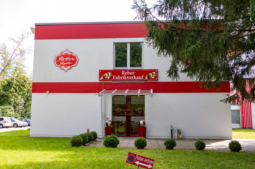 Bad Reichenhall - ... und das Reber Factory-Outlet. Achtung: Es ist meistens sehr voll. ;-) - © alpintreff.de - Christian Schön Bad Reichenhall - ... und das Reber Factory-Outlet. Achtung: Es ist meistens sehr voll. ;-) - © alpintreff.de - Christian Schön