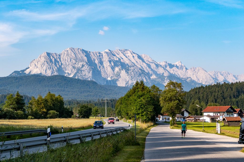 Barmsee - Das letzte Stück geht es leider noch über eine alphaltierte Straße zurück zum Parkplatz. - © alpintreff.de / christian Schön