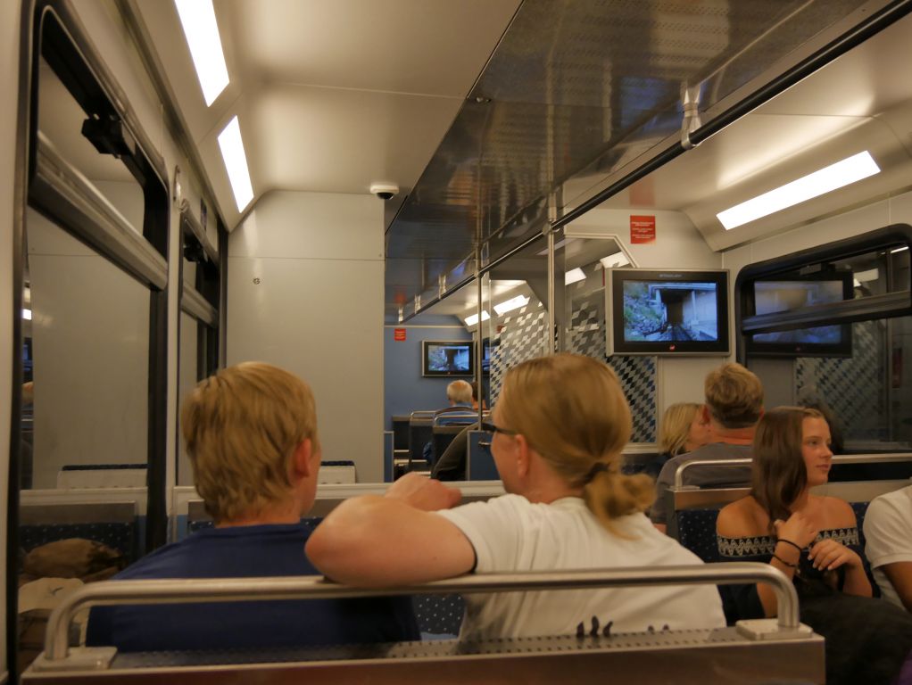 Zahnradbahn auf die Zugspitze - Den Blick sollte man vor allem in der ersten Streckenhälfte (ab Eibsee) nach außen richten. Die zweite Hälfte verläuft im Tunnel. - © alpintreff.de / christian Schön