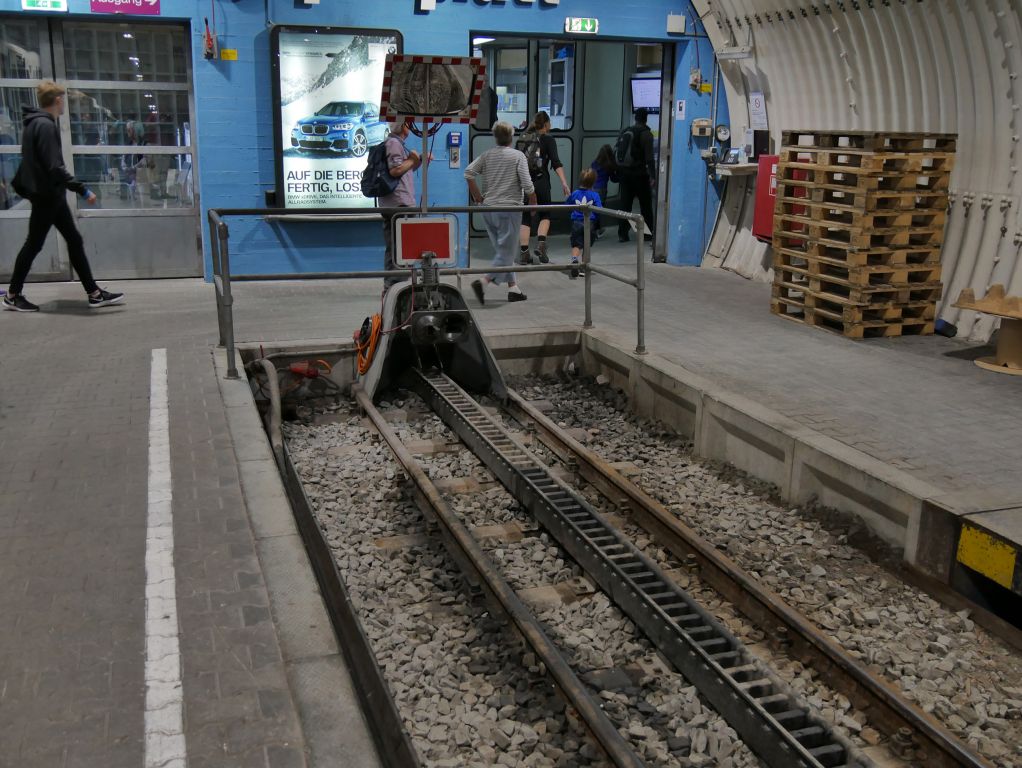 Zahnradbahn auf die Zugspitze - Endstation Gletscherbahnhof. Von hier gehts entweder direkt auf die Ski oder zum Beispiel mit der Gletscherbahn zum Gipfel. - © alpintreff.de / christian Schön