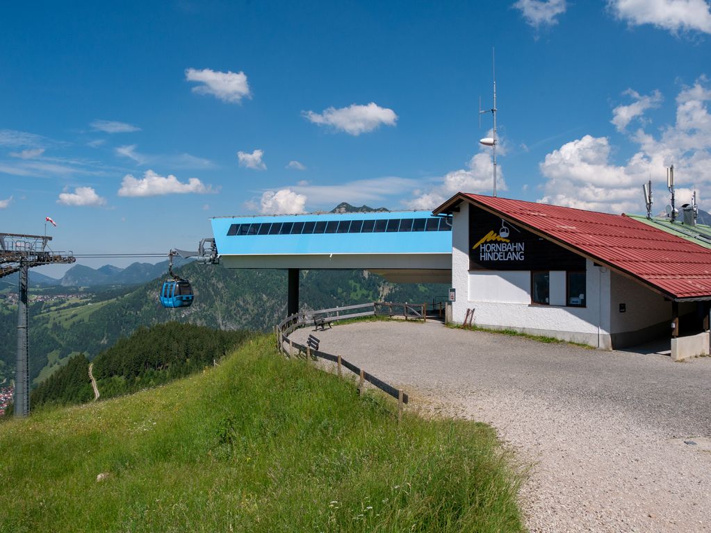 Hornbahn Bad Hindelang - Oben ist die Station vor die Bauten der ehemaligen Sesselbahn gebaut worden. - © alpintreff.de / christian Schön