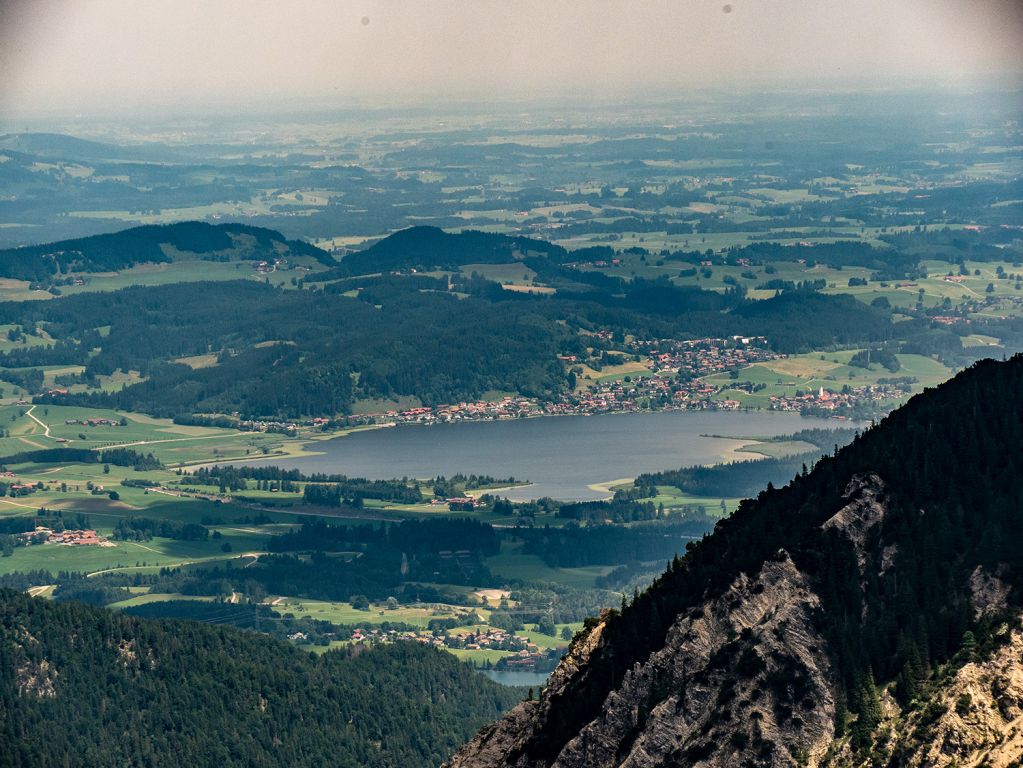 Hopfensee - Den Hopfensee bei Füssen zum Beispiel kann man problemlos erkennen. Im Herbst wäre die Fotoqualität sicher noch um einiges besser ... - © alpintreff.de / christian schön