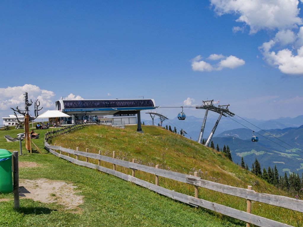 Brandstadl 8er EUB - Bergstation mit Blick Richtung Söll - © alpintreff.de / christian Schön