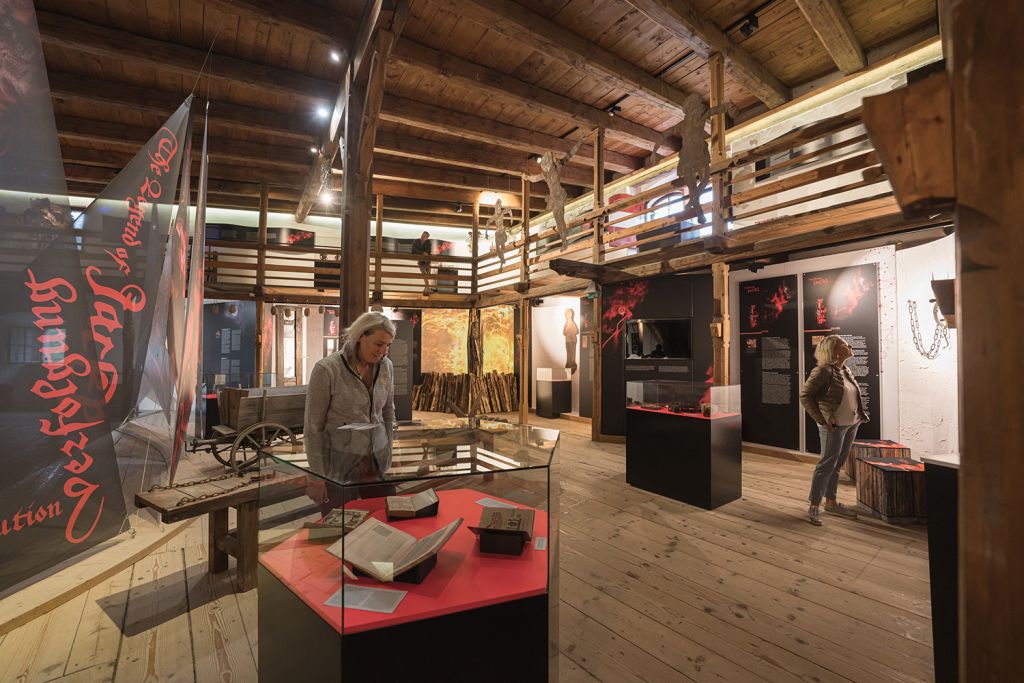 Hexen im Fokus - In der Burg gibt es eine sehenswerte Ausstellung zum Thema Hexen. - © Salzburger Burgen und Schlösser Hexen im Fokus - In der Burg gibt es eine sehenswerte Ausstellung zum Thema Hexen. - © Salzburger Burgen und Schlösser