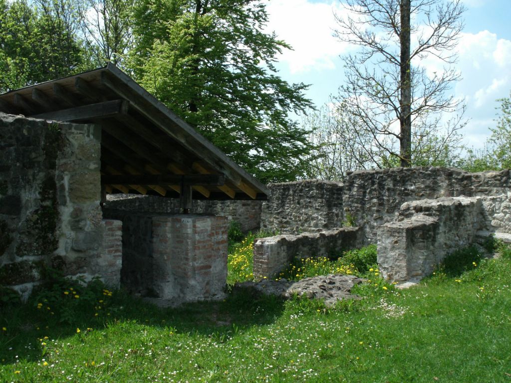 Burgruine Wolkenberg - Wildpoldsried - Im Heimatmuseum in Kempten kannst Du einige Exponate aus der Burgkapelle aus dem Jahr 1520 stammen. - © Burgfreunde Wolkenberg e.V. Burgruine Wolkenberg - Wildpoldsried - Im Heimatmuseum in Kempten kannst Du einige Exponate aus der Burgkapelle aus dem Jahr 1520 stammen. - © Burgfreunde Wolkenberg e.V.